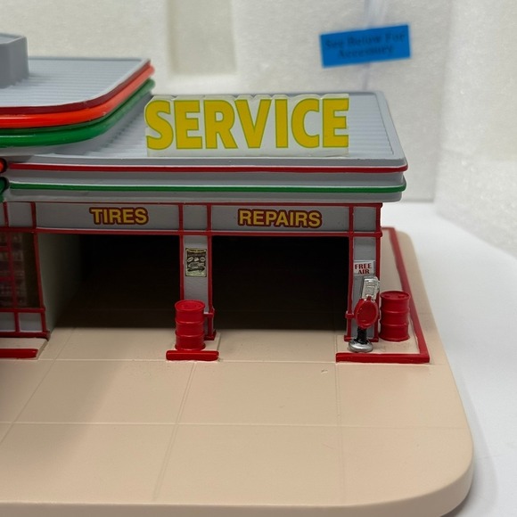 Hawthorne Village Route USA Illuminated Gas Station Sculpture 14-02395-001 A0954 - Picture 5 of 11